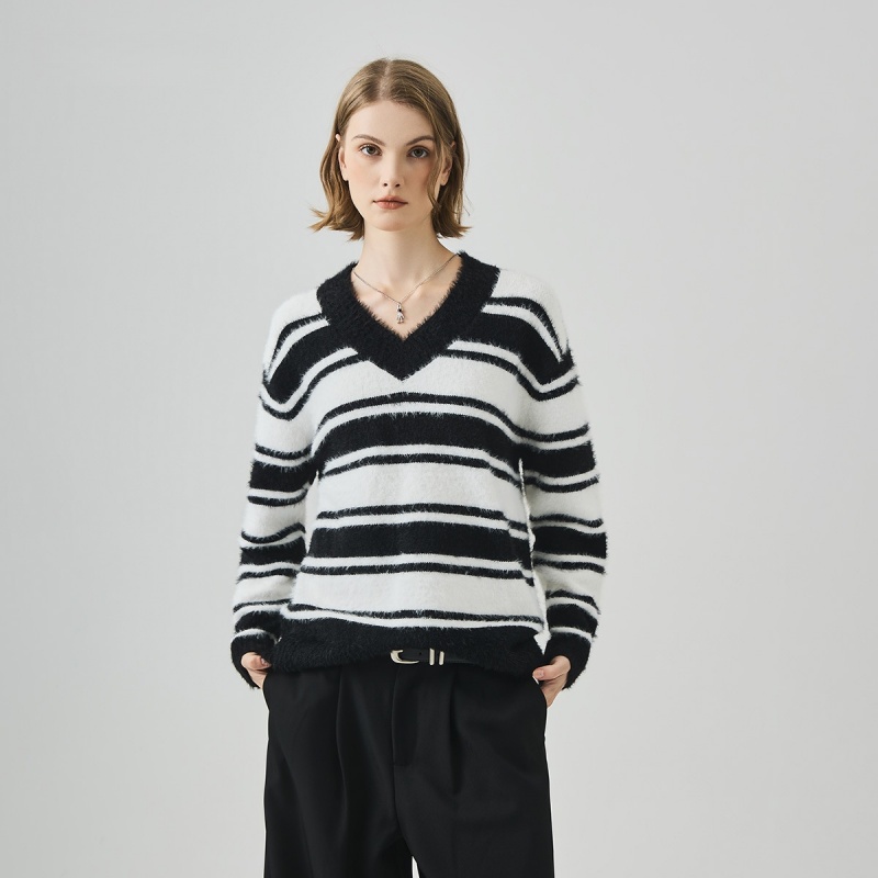 Striped Women's Sweater Factory (1)